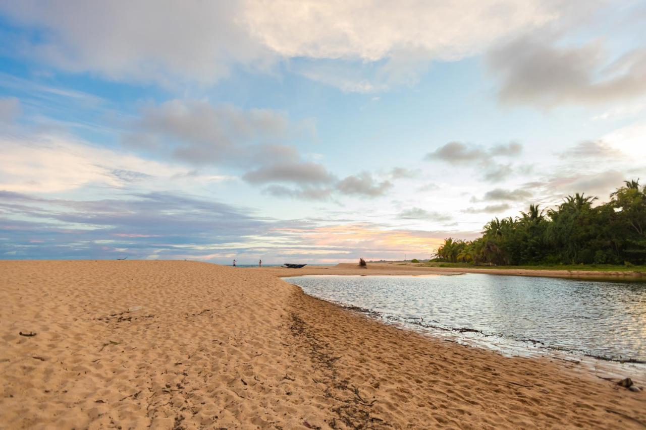Rock Violet Lakefront Cabanas & Restaurent Тангалла Экстерьер фото